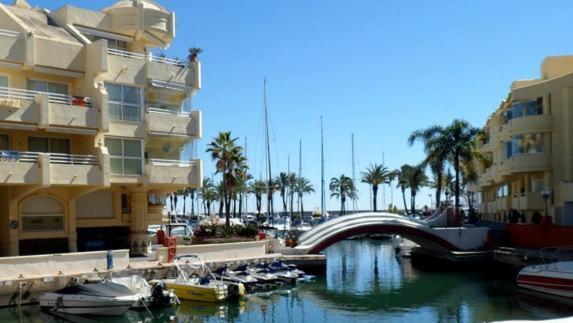 Coqueto Apartamento En Puerto Marina Con Piscina ベナルマデナ エクステリア 写真
